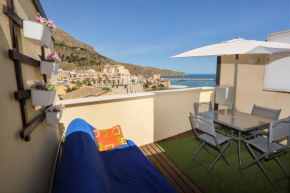 La Casa blu sul mare - The Blue house by the sea